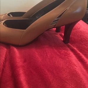 Ladies Mustard Color Leather Heels